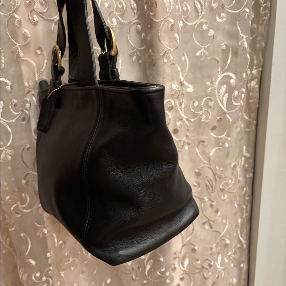 Vintage Coach Black Leather waverly Tote with Brass Accent Hardware - Picture 4 of 11